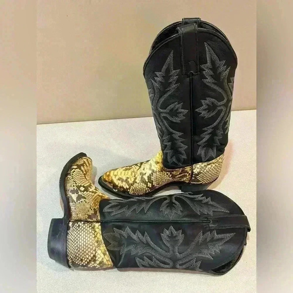 Wrangler SNAKE & STITCHED LEATHER WESTERN men’s‎ BOOTS Size 5 M - Picture 1 of 13